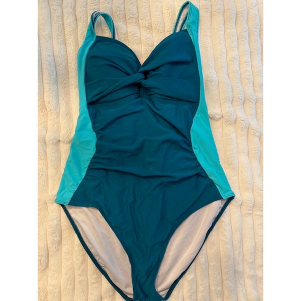 One piece swim suit